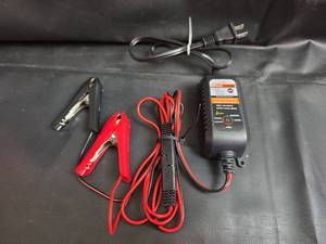 lot 147 image: Motopower Battery Maintainer 800 Model MP00205A
