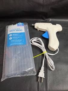 lot 158 image: Full Size Hot Glue Gun with Crystal Clear Glue Sticks