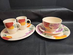 lot 175 image: Ceramic Dinnerware with Fruit and Floral Motif, 6 Pieces