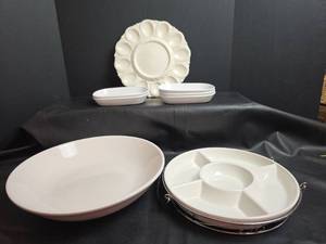 lot 178 image: Serving Dishware