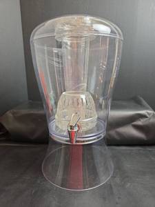 lot 211 image: Clear Plastic Beverage Dispenser