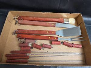 lot 238 image: BBQ Grilling Tool Set