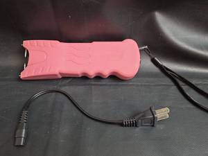 lot 248 image: Vipertek Stun Gun with Flashlight and Wrist Strap