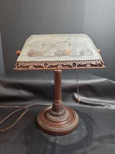 lot 250 image: Bankers Lamp with Frosted Glass Shade and Pull Chain (15inch)