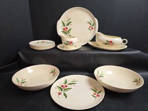 lot 257 image: Universal Potteries Ballerina Serving Dishes, USA Made, Woodvine Pattern, 12 Pieces