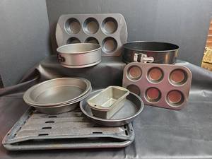 lot 271 image: Bakeware Muffin Pans, Cake Pans, Springform