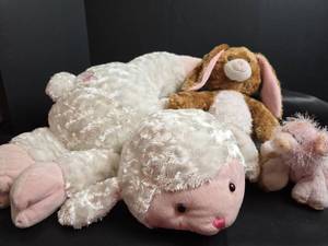 lot 278 image: Plush Stuffed Animals