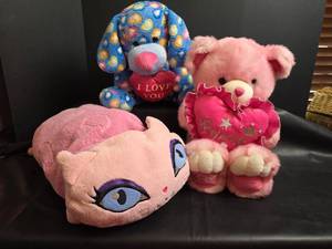 lot 279 image: Plush Stuffed Animals