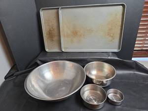 lot 283 image: Baking Sheets (15in x 21in) and Mixing Bowls