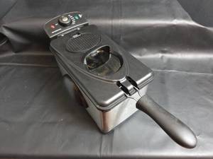 lot 285 image: Ovente Deep Fryer with Temperature Control