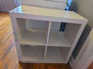 lot 299 image: White 4-Cube Storage Shelving Organizer