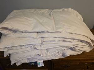 lot 304 image: Serta Standard 100 Duvet Insert
