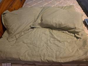 lot 306 image: Comforter and 2 Pillows with Shams