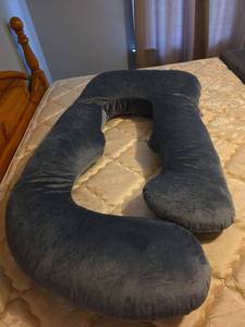 lot 309 image: U-Shaped Pregnancy Body Pillow with Removable Cover