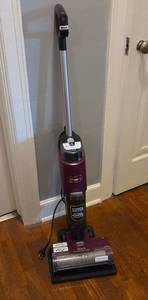 lot 312 image: Shark HYDROVAC Corded 3 in 1 Floor Cleaner (vacuums, mops, and self cleans)