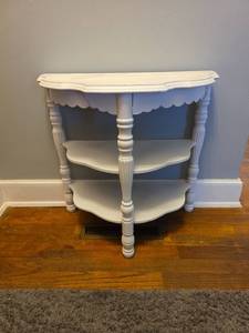 lot 315 image: White Accent Table with Scalloped Top and Two Shelves