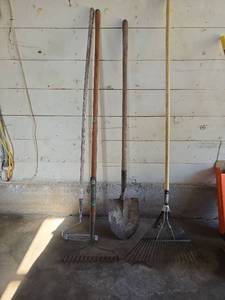 lot 508 image: Garden Tool Lot 4-Piece Shovel Rake Set