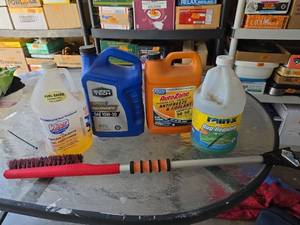 lot 514 image: Lot of 4 Automotive Fluids Motor Oil, Antifreeze, Fuel Treatment, Bug Remover