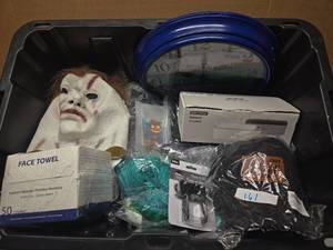 lot 3 image: Mixed Lot of Household and Novelty Items