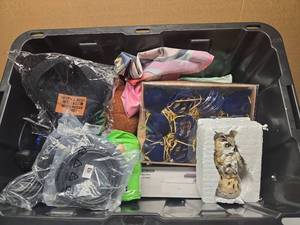 lot 4 image: Mixed Lot Bundle - Home Decor, Accessories & Electronics