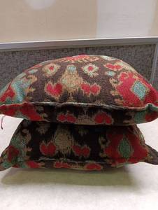 lot 2020 image: Decorative Throw Pillows with Geometric Pattern 2-Piece Lot