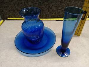 lot 2026 image: Cobalt Blue Glass 3-Piece Set Vase Plate Cylinder