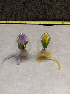 lot 2034 image: Flower Bud Resin Ornaments 2-Pack Purple Yellow