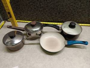 lot 2037 image: Frigidaire Cookware Set 4-Piece Pots Pans with Lids
