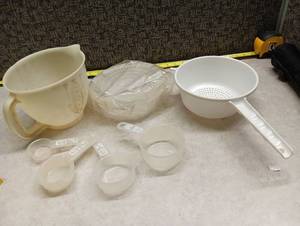 lot 2045 image: Kitchen Measuring and Prep Set with Bowls Colander and Measuring Spoons