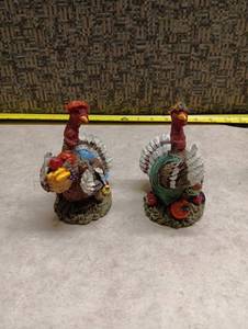 lot 2051 image: Pair of Decorative Rooster Figurines with Fruit Base
