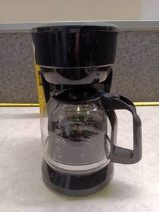 lot 2068 image: Coffee Maker 12 Cup Drip Brewer with Glass Carafe