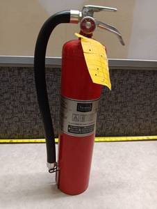 lot 2088 image: Sears 5 lb. Multi-Purpose Dry Chemical Fire Extinguisher Model 901.6462
