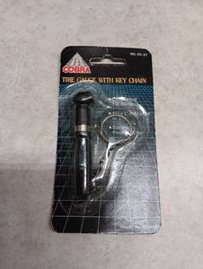 lot 2091 image: Cobra Tire Gauge with Key Chain KC-2T 10-50 lbs Calibrated