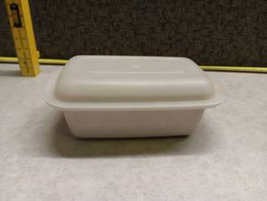 lot 2117 image: Microwave and Conventional Oven Baking Dish 2 Qt 9x5x3.5in