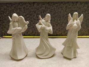 lot 2119 image: 3 Angel Figurines with Wings, Cream Colored Decorative Statues