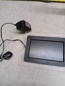 lot 2121 image: NuVue NV-700p 7-inch Portable Digital Photo Frame 12V DC
