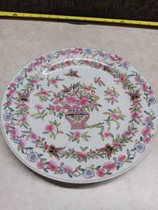 lot 2122 image: Hand Painted Porcelain Decorative Plate 8 inch Floral Design