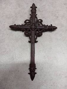 lot 2128 image: Ornamental Cast Cross Wall Accent Approximately 8 Inches