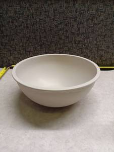 lot 2133 image: GHP Round Bowl Approx 12 in Diameter Dishwasher Safe Top Rack Only