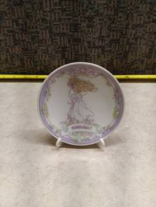 lot 2134 image: Margaret Decorative Plate with Stand 6 inch