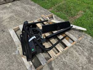 lot 63053 image: MINI Horizontal Clamp Fork (CK-MHF44) 39 in. for Mini Skid Steer Loader