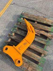 lot 66050 image: CAT 305 Excavator Ripper Attachment (CK-R305)