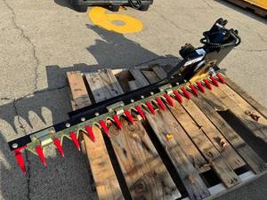 lot 66060 image: Captok Tooth Bar Hedge Trimmer mini Attachment Skid Steer 5 ft