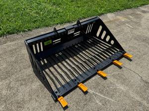 lot 66074 image: Mini Skid Steer Rock Bucket (CK-RB44)