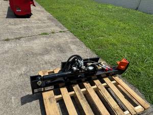 lot 66077 image: Mini Skid Steer Log Splitter (MLS59)