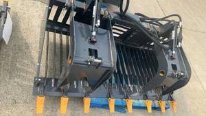 lot 60007 image: RGB-11-72W - Land Honor Heavy Duty Hydraulic Root Rake Grapple Attachment - Unused