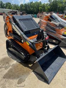 lot 60035 image: 23 Horsepower Mini Skid Steer Loader (LHR-HT380Q1)