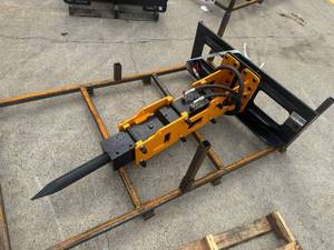 lot 67030 image: Hydraulic Breaker Hammer for Skid Steer Loaders (CK-P680)