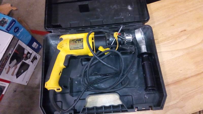 lot 3842 image: 18V 12 (13MM) CORDLESS COMPACT DRILLDRIVER KIT