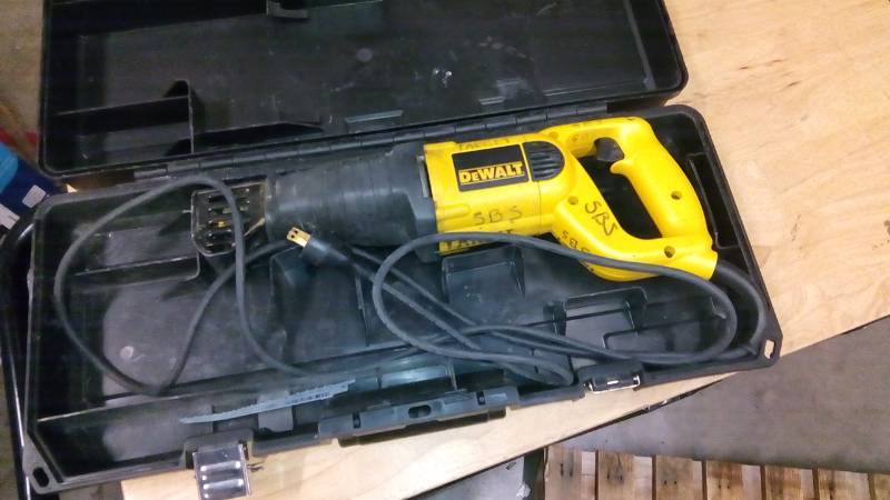 lot 3844 image: DEWALT Reciprocating Saw  10 Amp